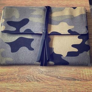 Stella and dot camp clutch